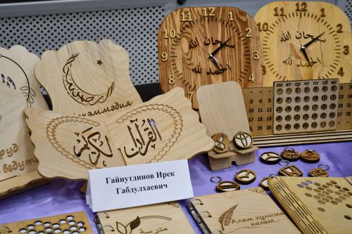 Выставка достижений жителей Малоелгинского сельского поселения прошла в рамках встречи с руководителями района
