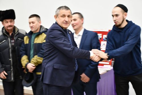 Выставка достижений жителей Малоелгинского сельского поселения прошла в рамках встречи с руководителями района