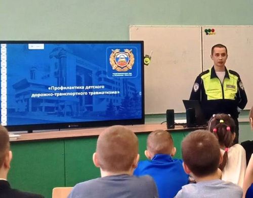 В Малоелгинскую школу пришел сотрудник ГАИ
