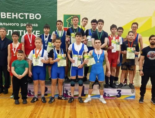 Лаишевские тяжелоатлеты завоевали три медали на первенстве Альметьевского района