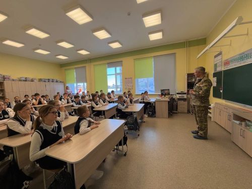 На «Классную встречу» с лицеистами Лаишевского района пришел участник СВО