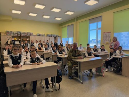 На «Классную встречу» с лицеистами Лаишевского района пришел участник СВО