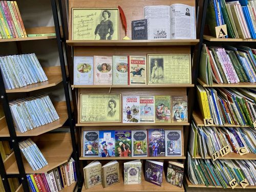 Оформлена новая книжная выставка «Девичьи судьбы в творчестве Лидии Чарской»