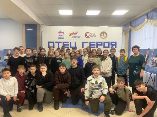 Республиканская передвижная выставка «Отец Героя» привлекает внимание посетителей всех возрастов