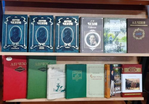 В Лаишевской библиотеке организована книжная выставка «Необъятный мир Чехова»