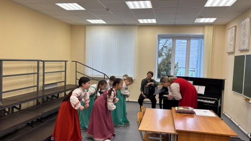 Юных лаишевцев учат народной манере пения