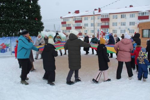 «Зимние забавы» провели у главной лаишевской елки