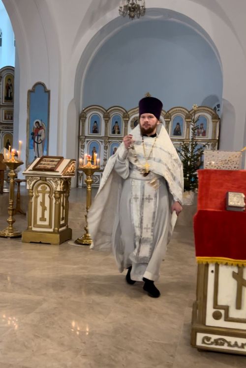 В храмах города Лаишево прошли праздничные службы