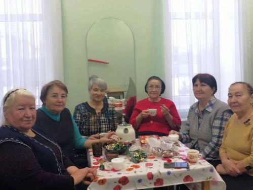Раштуа: Чәй янында күңелсезләнмибез!