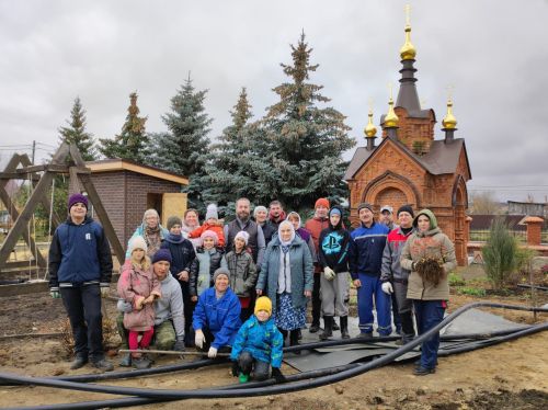 Морские пожелания отцам: праздник в Никольском с субботником и трапезой