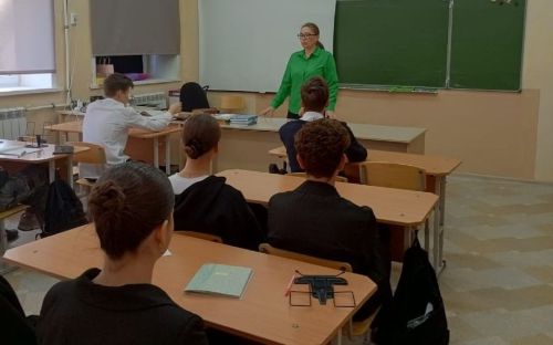 Девятиклассники Лаишевского района изготовили белых журавликов в память о погибших героях