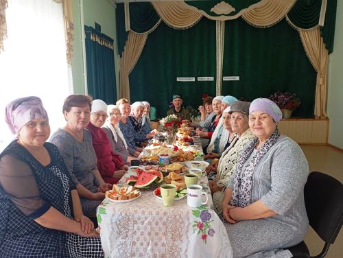Теплый вечер для старшего поколения
