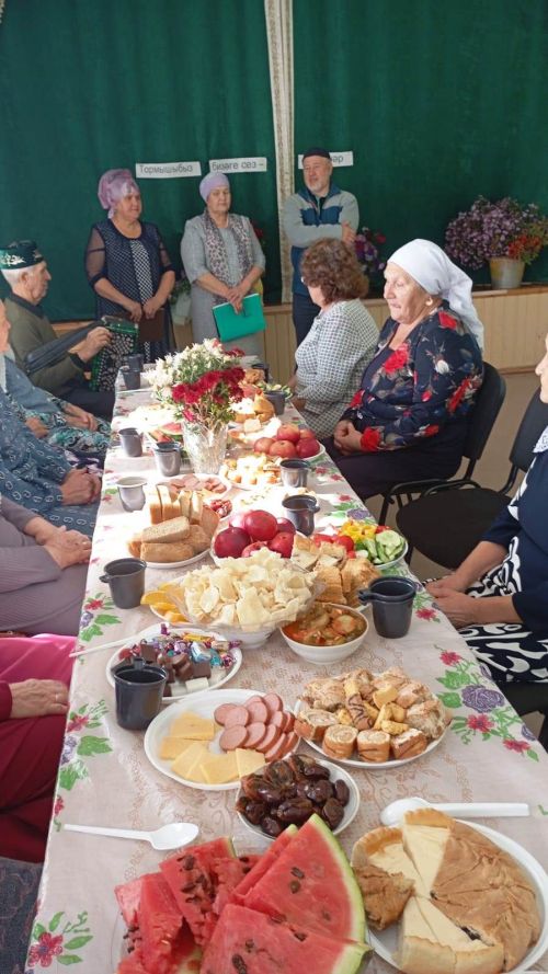 Теплый вечер для старшего поколения