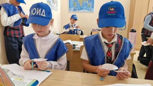 Юидовцы Усадской прогимназии поздравляют с Днем учителя