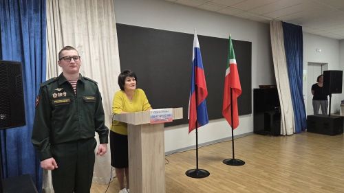 На «Классную встречу» в гости к лицеистам Лаишевского района пришел росгвардеец