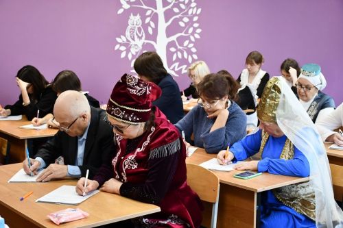 «Татарча диктант» писали взрослые и дети