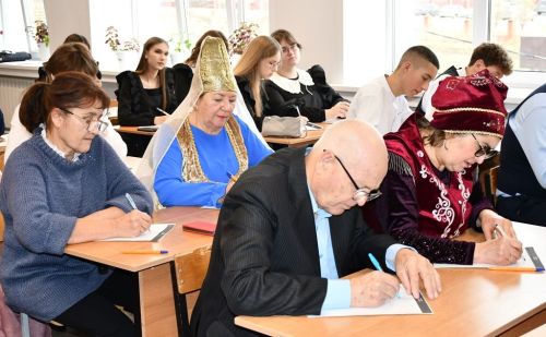 «Татарча диктант» писали взрослые и дети