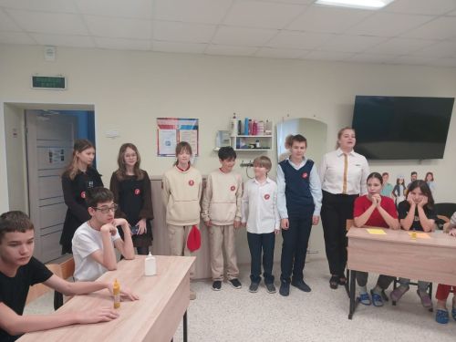 Лаишевские активисты провели мастер-класс по изготовлению подарков ко Дню матери