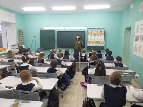 Первоклассники Лаишевского района познакомились с участником СВО