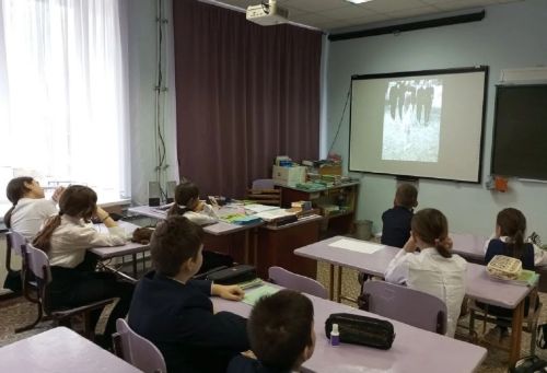 Активисты Лаишевского района организовали акцию «Красная лента»