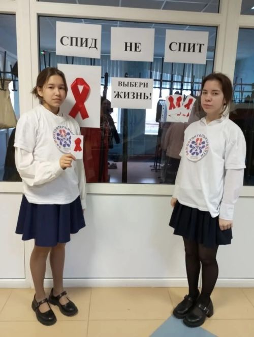 Активисты Лаишевского района организовали акцию «Красная лента»