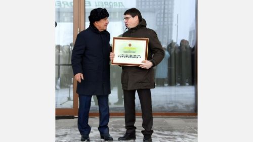 Рустам Минниханов вручил ключи от автомобилей районным СМИ Татарстана