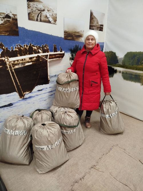 «Не только маскировка: в посылках от лаишевских мастериц — тепло детских писем»