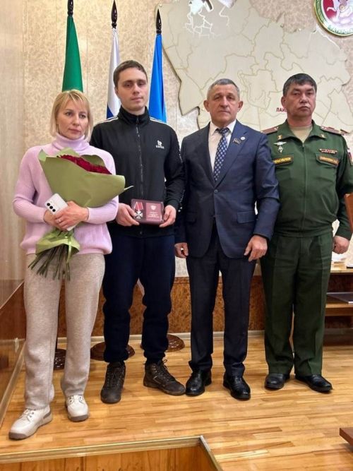 Лаеш районында МХО геройлары гаиләләренә Батырлык орденнары тапшырдылар