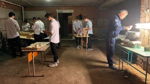 Учащиеся Лаишевского района учатся делать окопные свечи