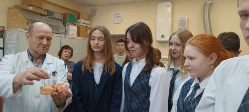 Лицеисты Лаишевского района узнали о профессии зубного техника
