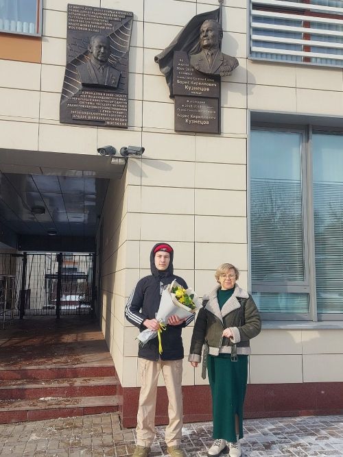 Лаишевские юнармейцы поздравили с днем рождения Альфию Султановну – вдову Бориса Кузнецова