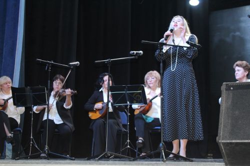 Защитников Отечества поздравили со сцены районного дома культуры