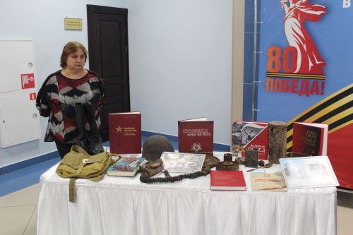Защитников Отечества поздравили со сцены районного дома культуры