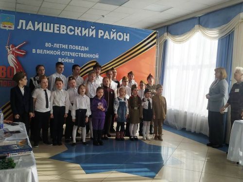 Трогательные выступления на конкурсе стихотворений заставили зал затаить дыхание