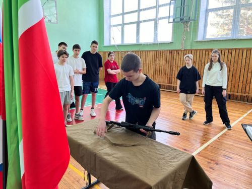 В Габишевской школе прошла военно-патриотическая игра «Зарница 2:0»