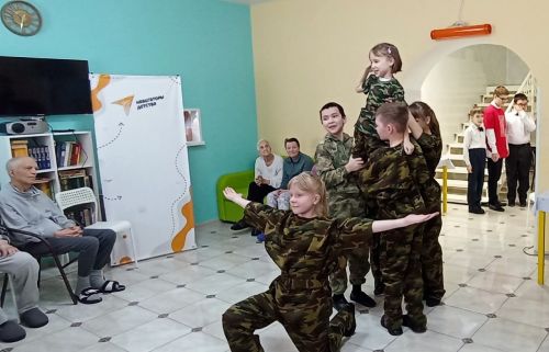 Ученики Лаишевской школы-интерната дали концерт в пансионате для пожилых