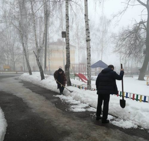 Лаишево выходит на борьбу со снегом: впереди общегородской субботник