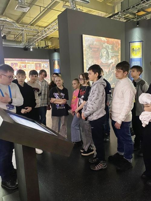 Среднедевятовские школьники наглядно изучают историю России