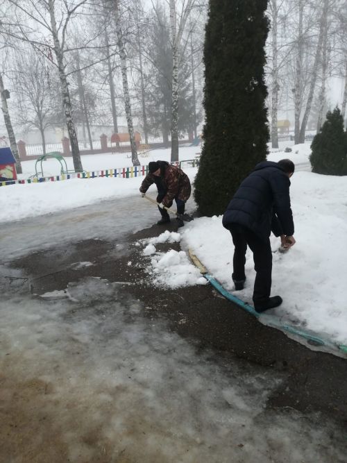 Лаишево выходит на борьбу со снегом: впереди общегородской субботник
