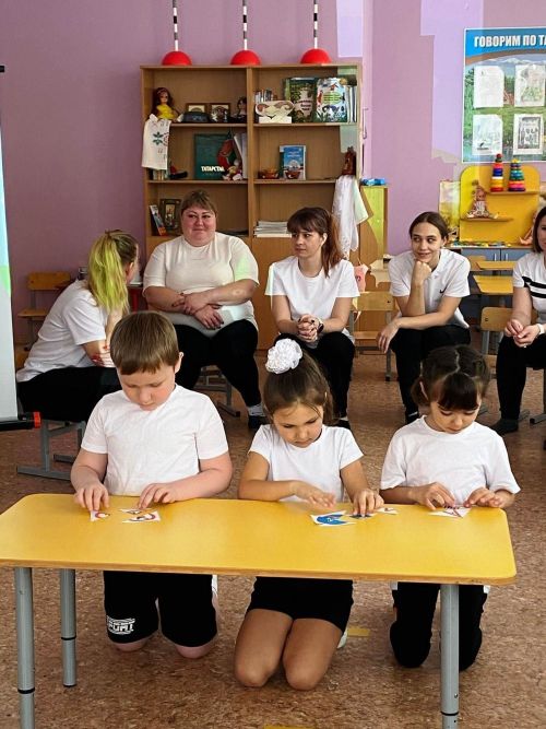 Никольский балалар бакчасында балалар әти-әниләренә юл йөрү кагыйдәләрен искә төшерергә булышканнар