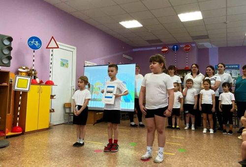 Никольский балалар бакчасында балалар әти-әниләренә юл йөрү кагыйдәләрен искә төшерергә булышканнар