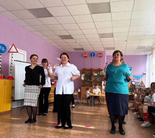 Никольский балалар бакчасында балалар әти-әниләренә юл йөрү кагыйдәләрен искә төшерергә булышканнар