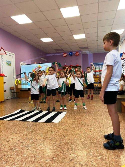 Никольский балалар бакчасында балалар әти-әниләренә юл йөрү кагыйдәләрен искә төшерергә булышканнар