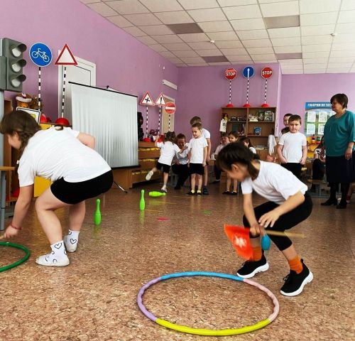 Никольский балалар бакчасында балалар әти-әниләренә юл йөрү кагыйдәләрен искә төшерергә булышканнар