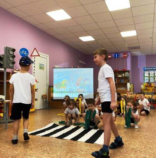 Никольский балалар бакчасында балалар әти-әниләренә юл йөрү кагыйдәләрен искә төшерергә булышканнар
