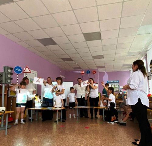 Никольский балалар бакчасында балалар әти-әниләренә юл йөрү кагыйдәләрен искә төшерергә булышканнар