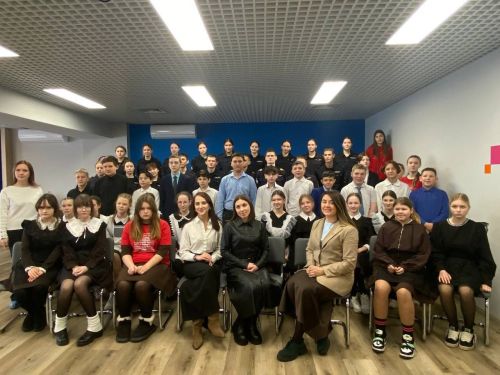 Лаишевские школьники передали собранные средства в фонд «Помощь СВОим»