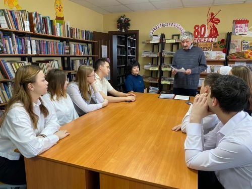 Ветеран педагогического труда прочел десятиклассникам Лаишевского района свои стихи
