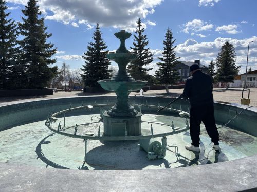 В Лаишеве начали готовить фонтаны к летнему сезону