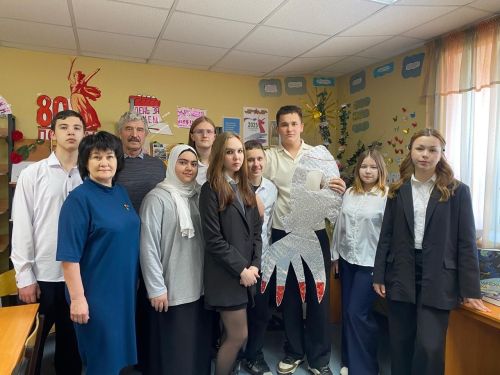 Ветеран педагогического труда прочел десятиклассникам Лаишевского района свои стихи